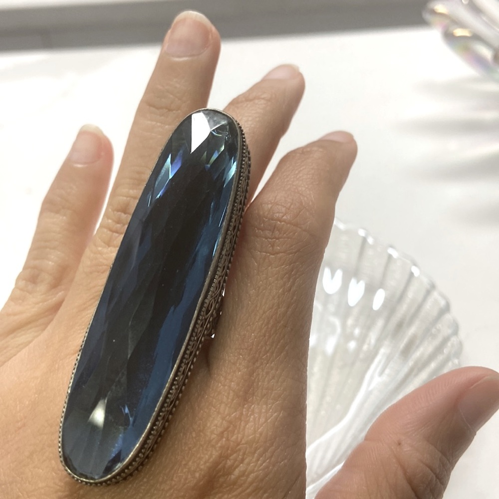 Stunning Vintage Blue  Ring. Silver size 8